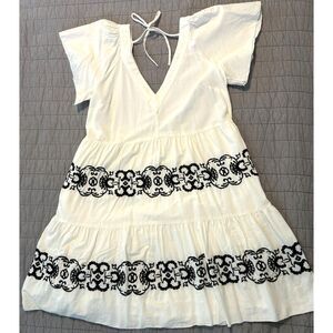 Old Navy Embroidered Mini Swing Dress Off-white/Black Vneckline Size Small